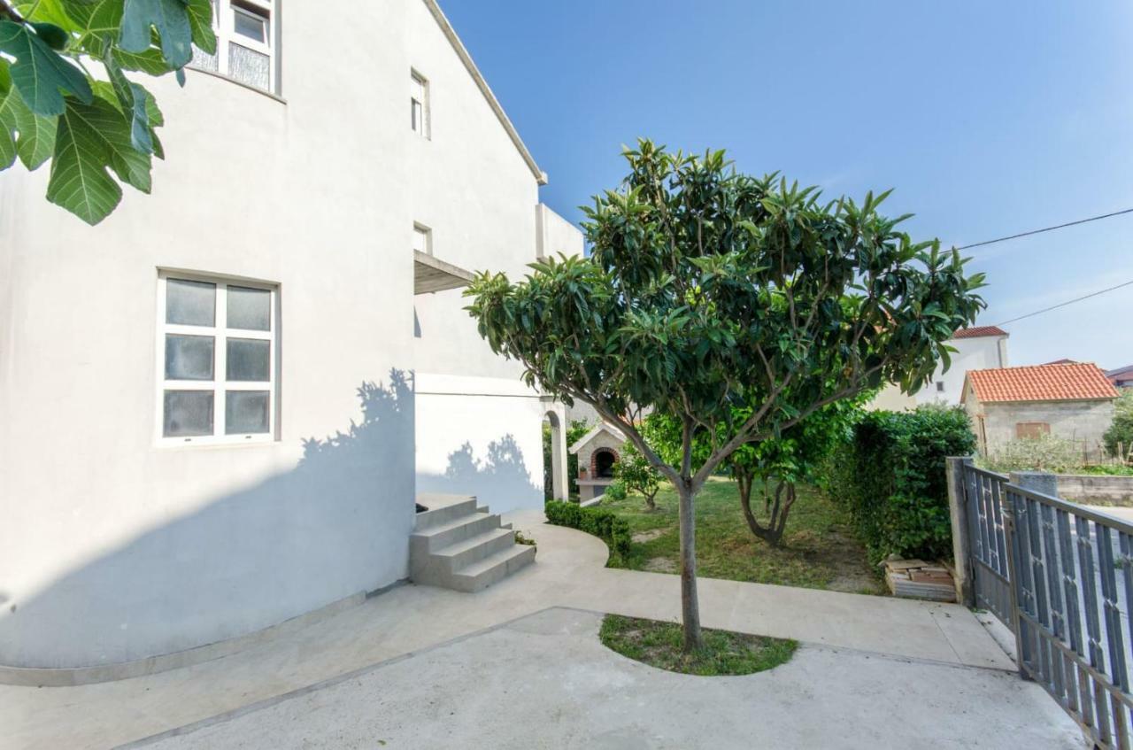 Holiday Apartment With Garden Kaštela Kültér fotó