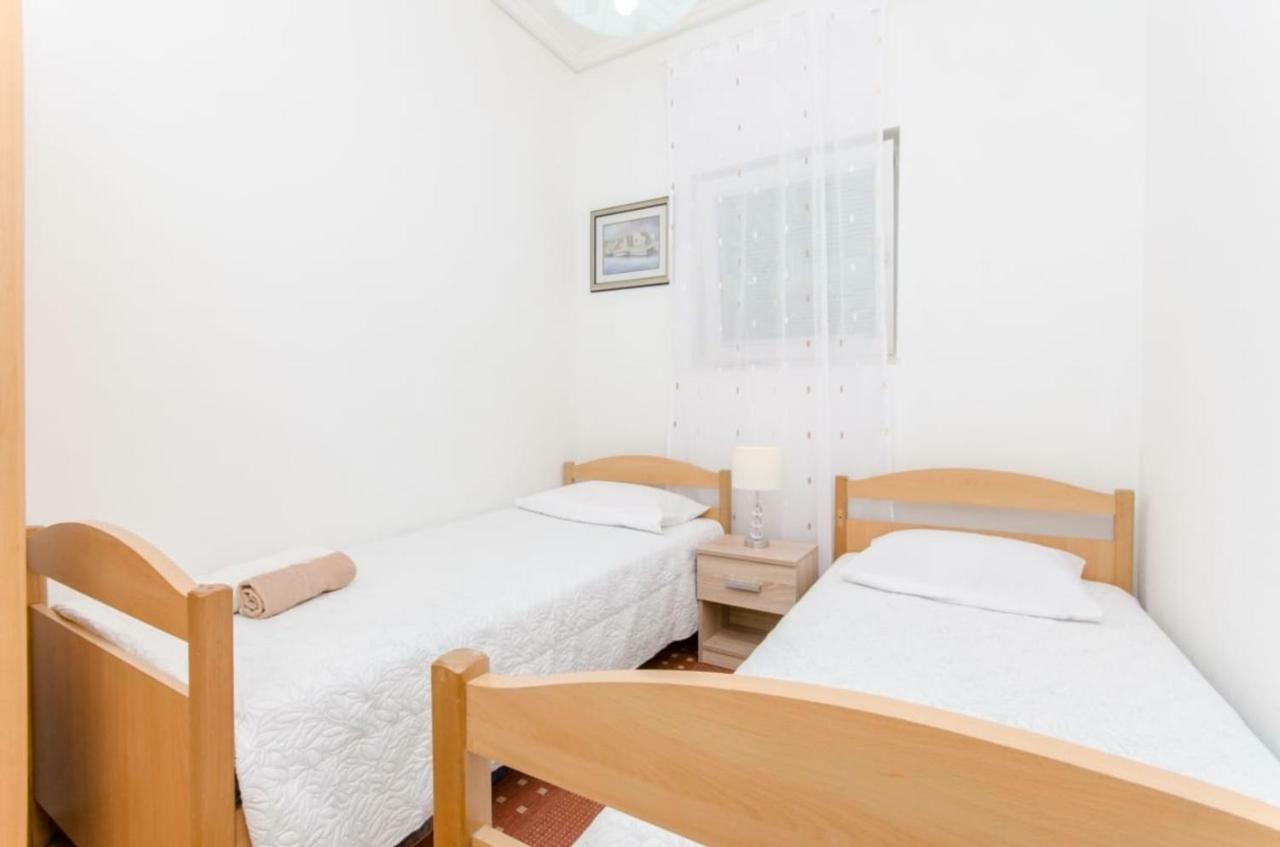 Holiday Apartment With Garden Kaštela Kültér fotó