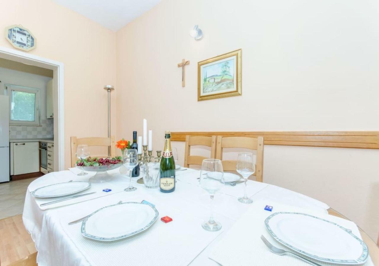 Holiday Apartment With Garden Kaštela Kültér fotó